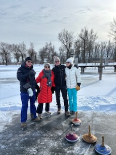 Eisstockschießen in der Schafwaschener Bucht Eisstockschießen in der Schafwaschener Bucht