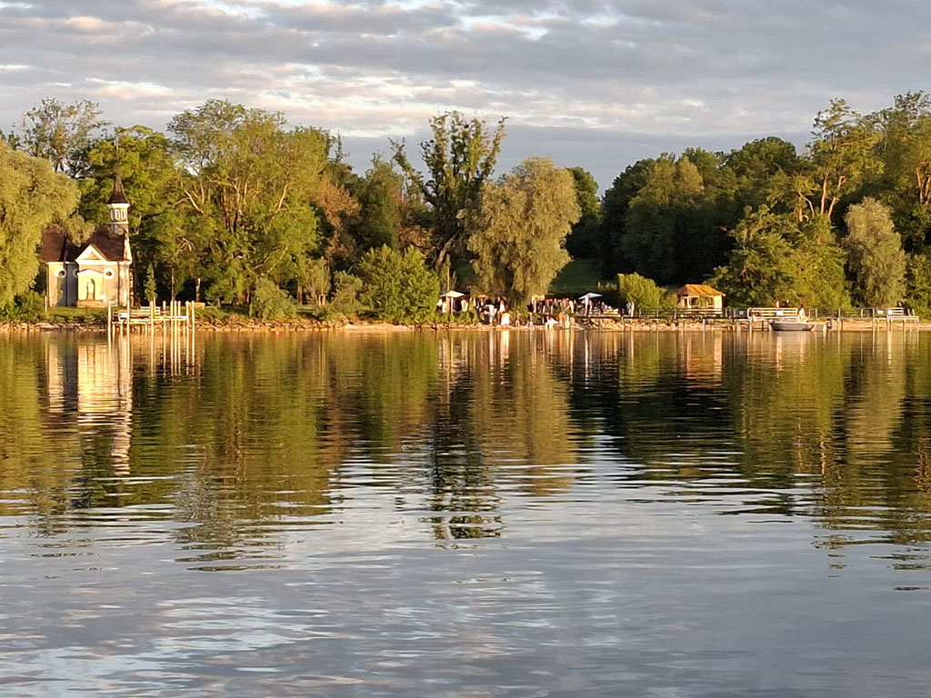 Abendstimmung-Kreuzkapelle Abendstimmung auf dem Chiemsee